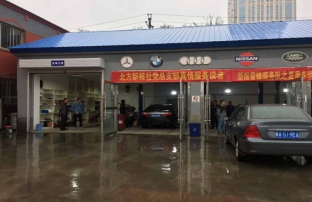 濛濛的细雨并没有影响我们的公益活动